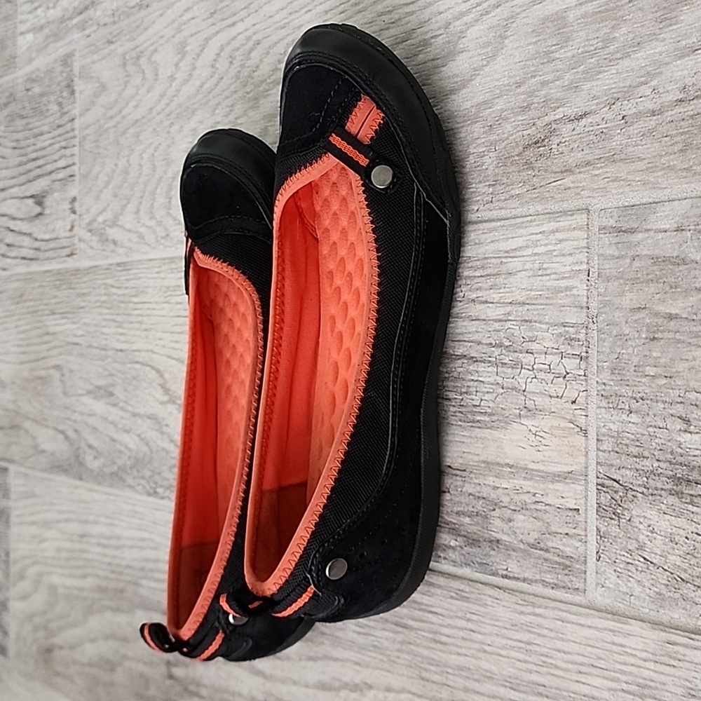 Clarks Privo Hot Orange/Black Slip On Flats - Picture 3 of 6